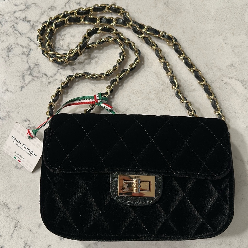 Sara Burglar Black Quilted Chain Strap Purse👜